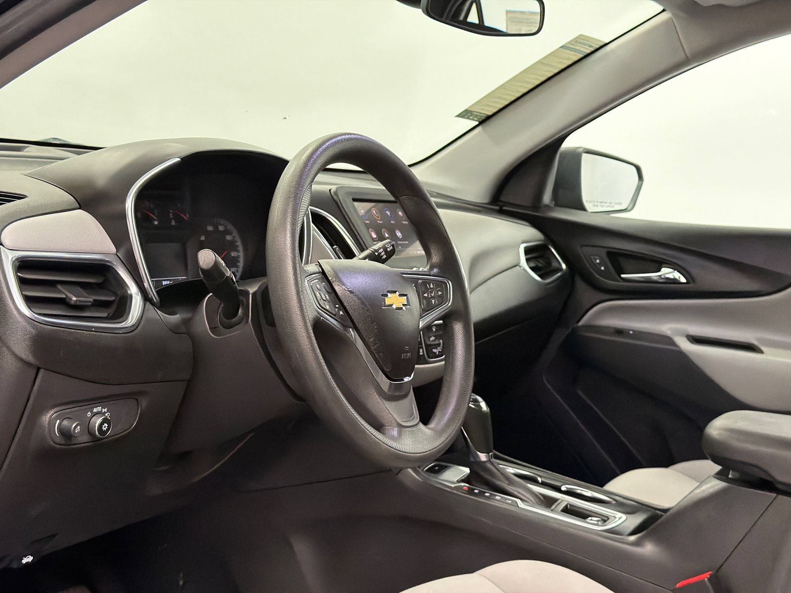 Used 2020 Chevrolet Equinox LS AWD/4WD image 14