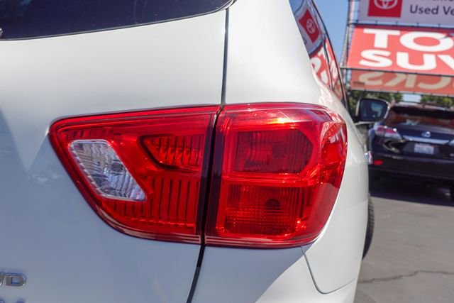 Used 2019 Nissan Pathfinder SV AWD/4WD image 7