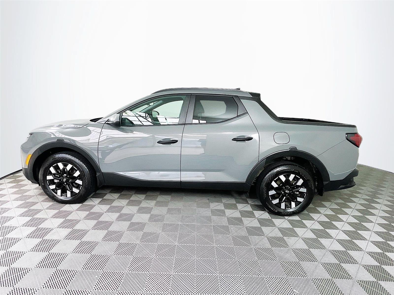 Certified 2025 Hyundai Santa Cruz SEL AWD/4WD image 4
