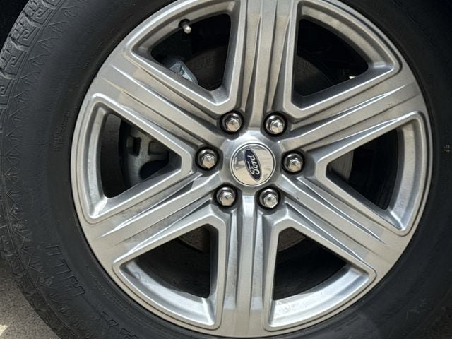 Used 2019 Ford Expedition XLT w/ Equipment Group 202A RWD image 10