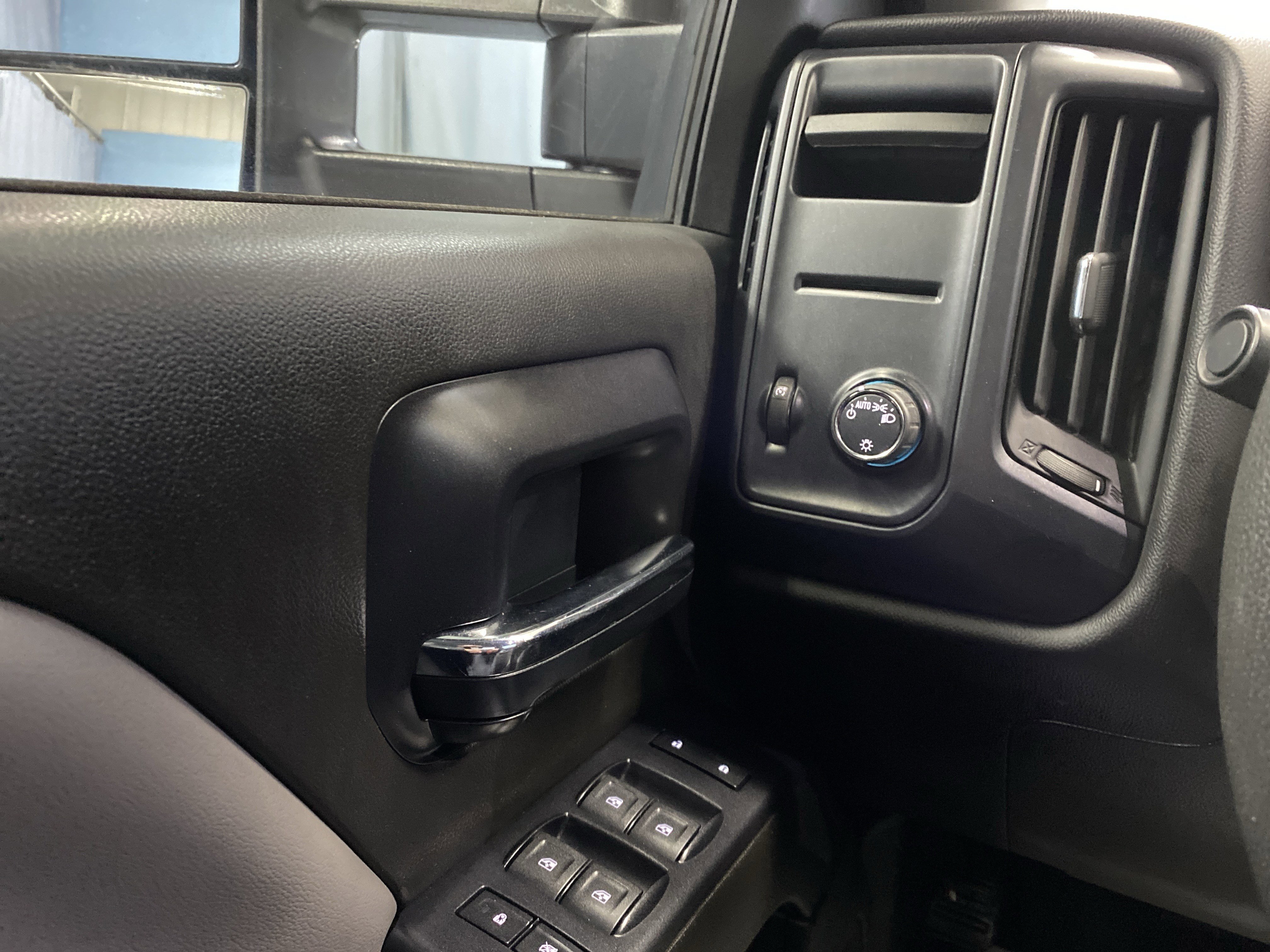 Used 2015 Chevrolet Silverado 2500 W/T image 21