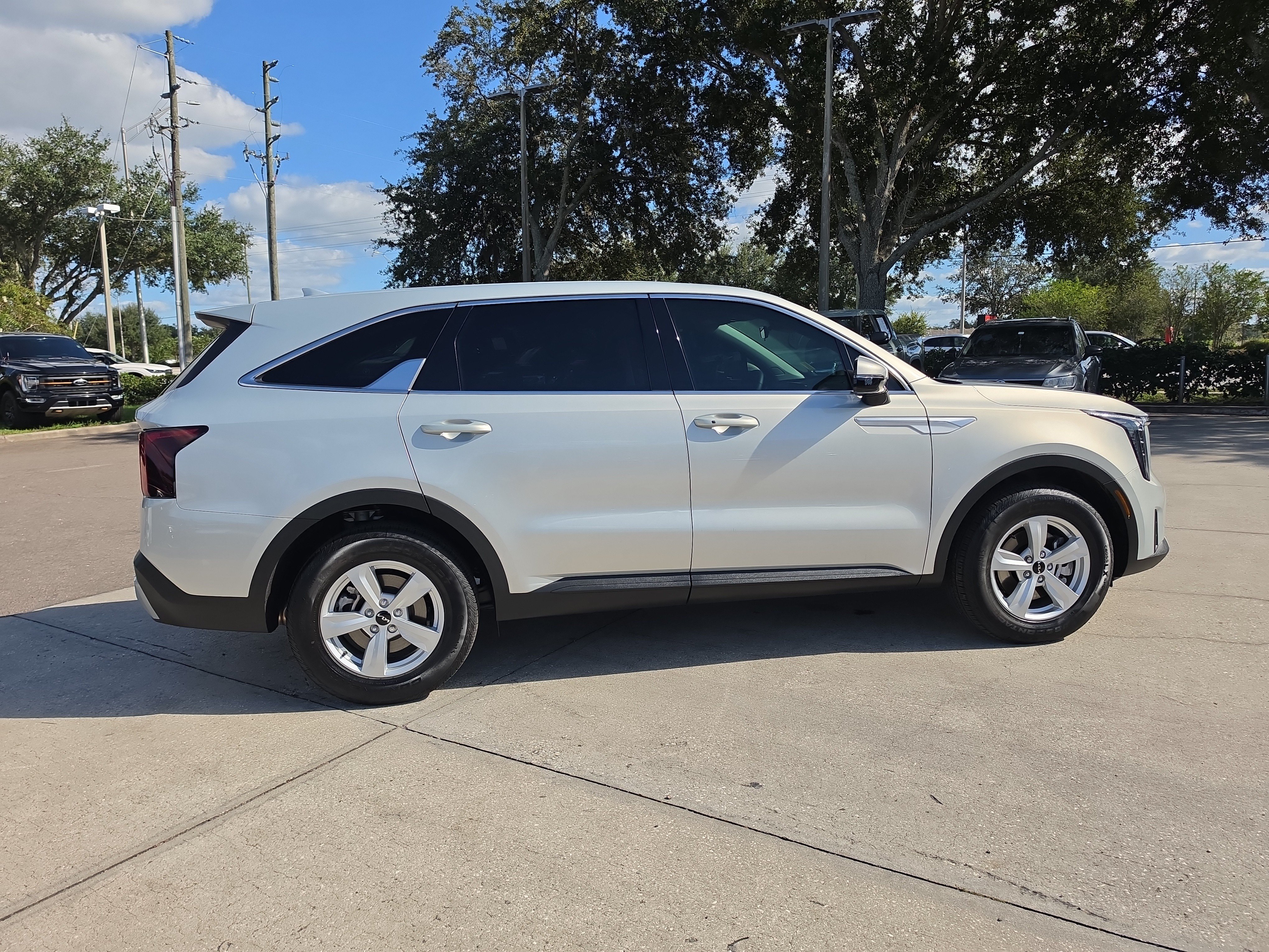 Certified 2026 Kia Sorento LX FWD image 9