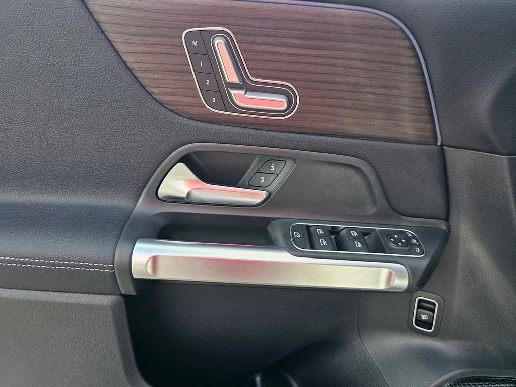 Used 2026 Mercedes-Benz GLB 250 image 17