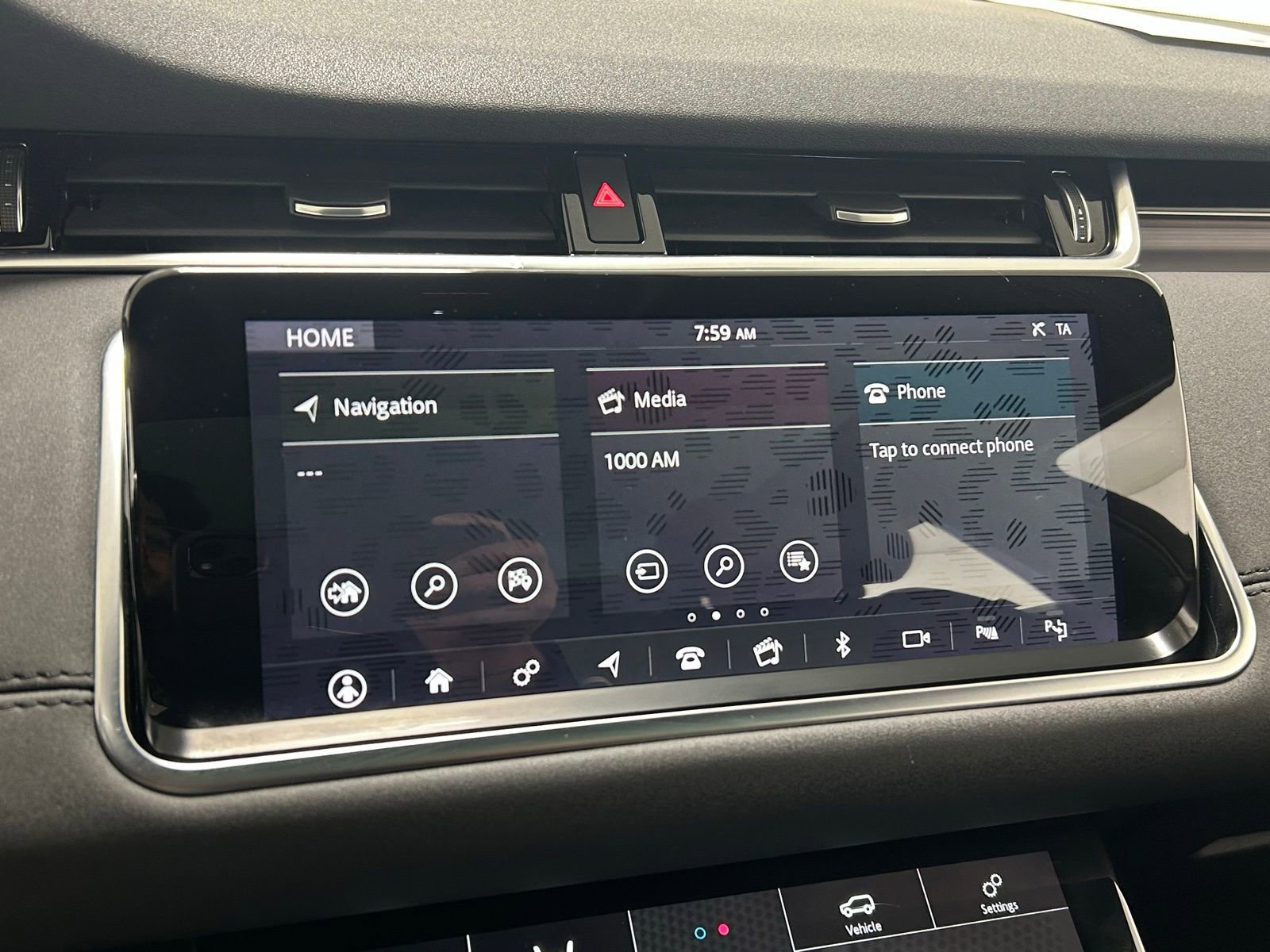 Used 2020 Land Rover Range Rover Evoque SE image 16