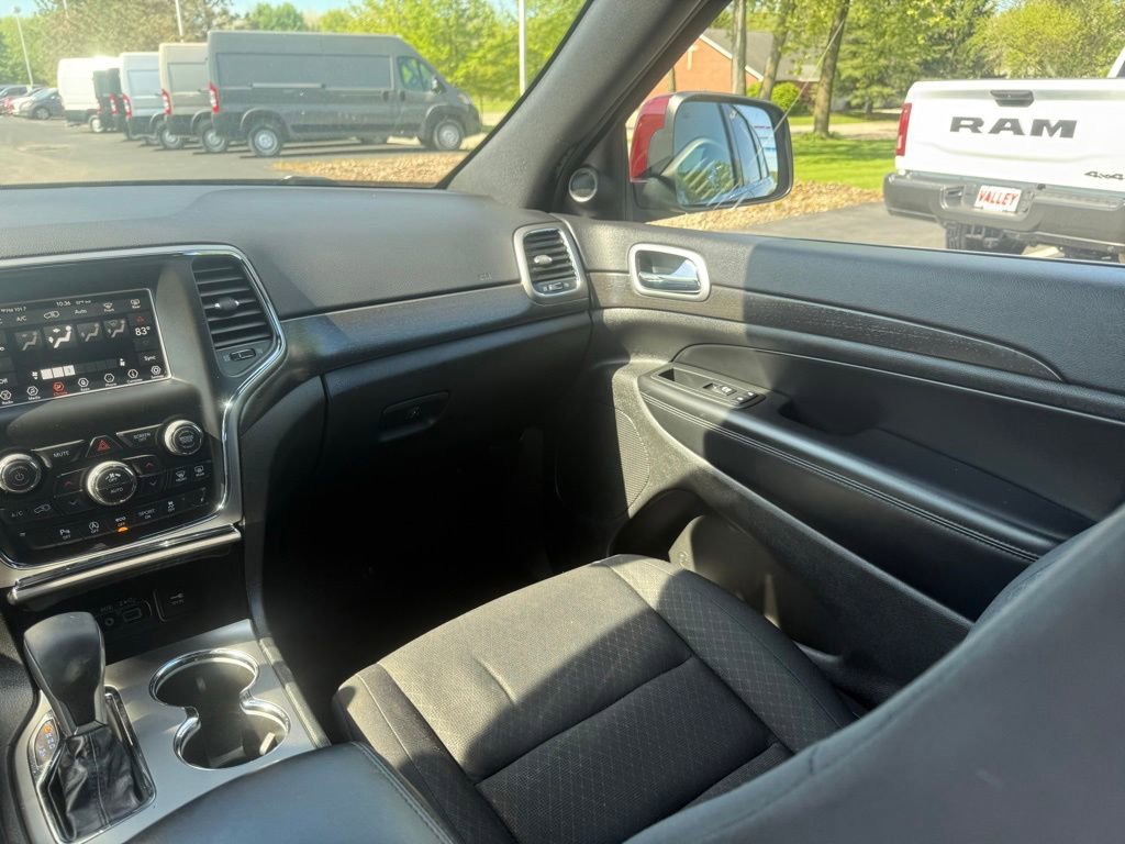 Used 2018 Jeep Grand Cherokee Laredo AWD/4WD image 36