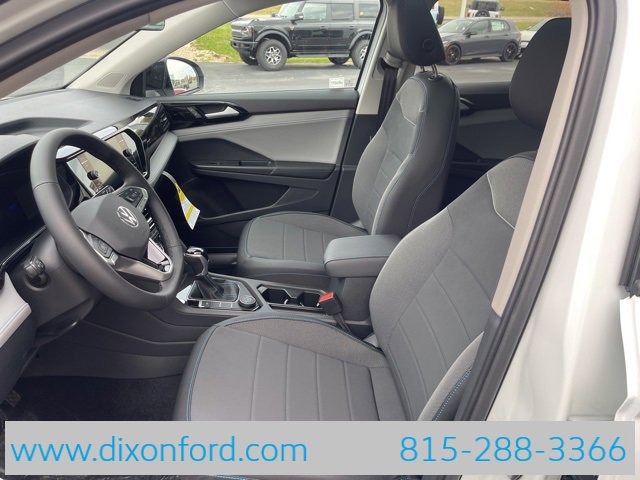 New 2024 Volkswagen Taos SE image 9