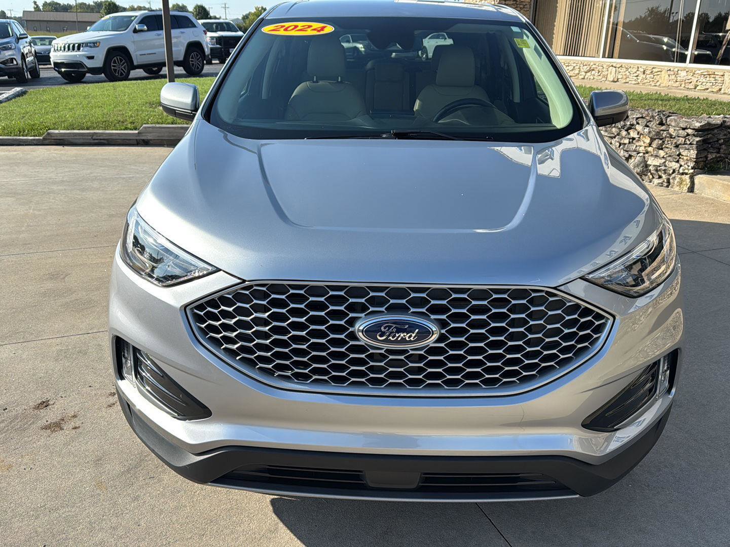 Used 2024 Ford Edge SEL w/ Convenience Package image 2