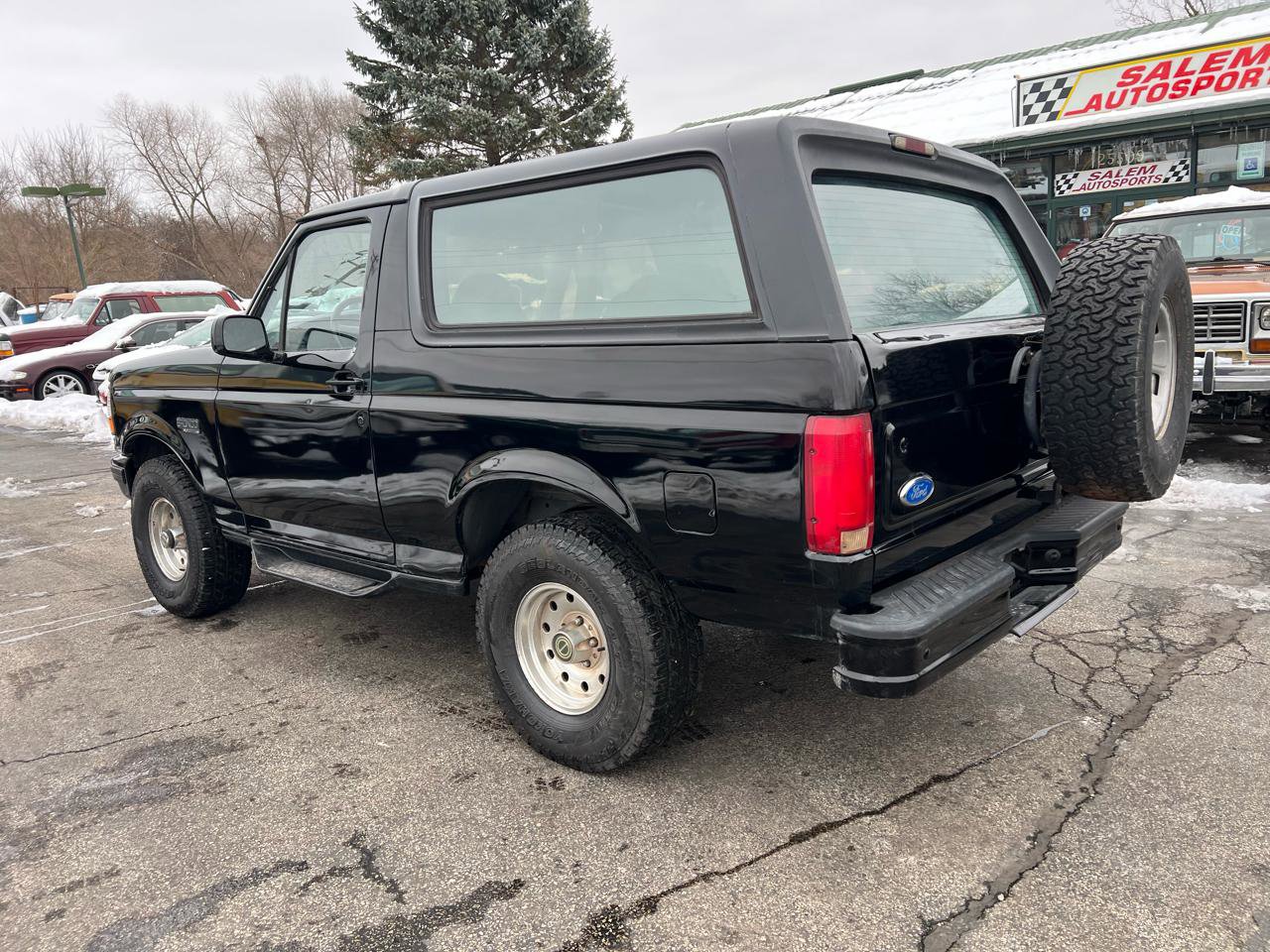 Used 1995 Ford Bronco XLT AWD/4WD image 5