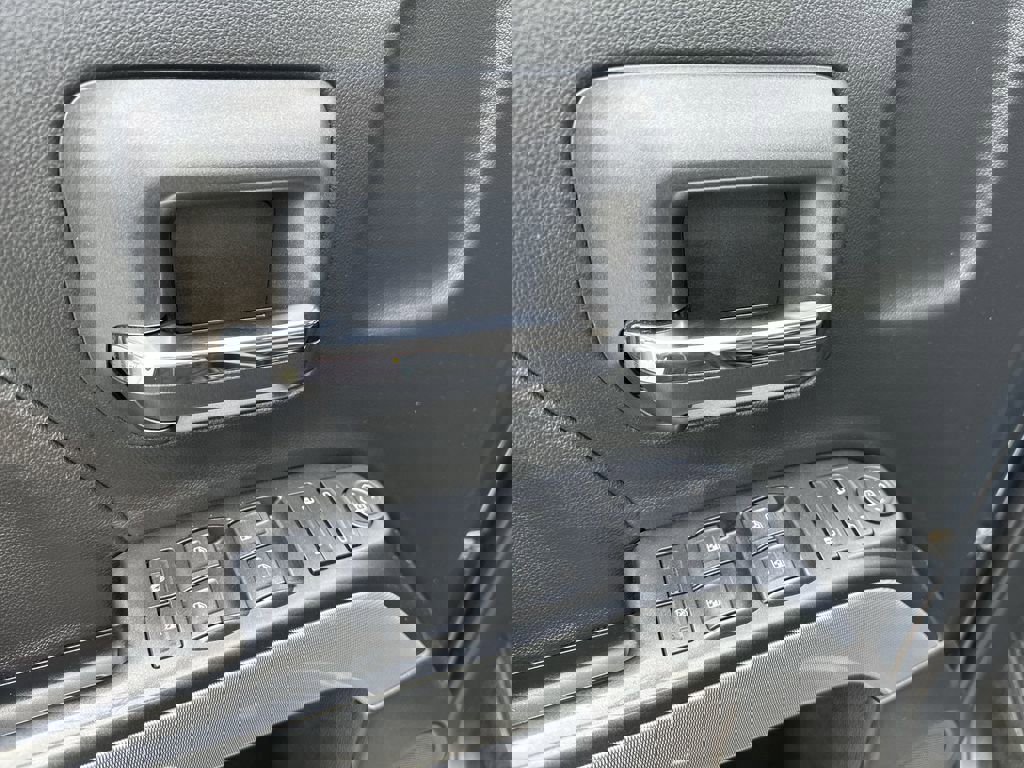 Used 2018 Chevrolet Silverado 3500 LT image 16