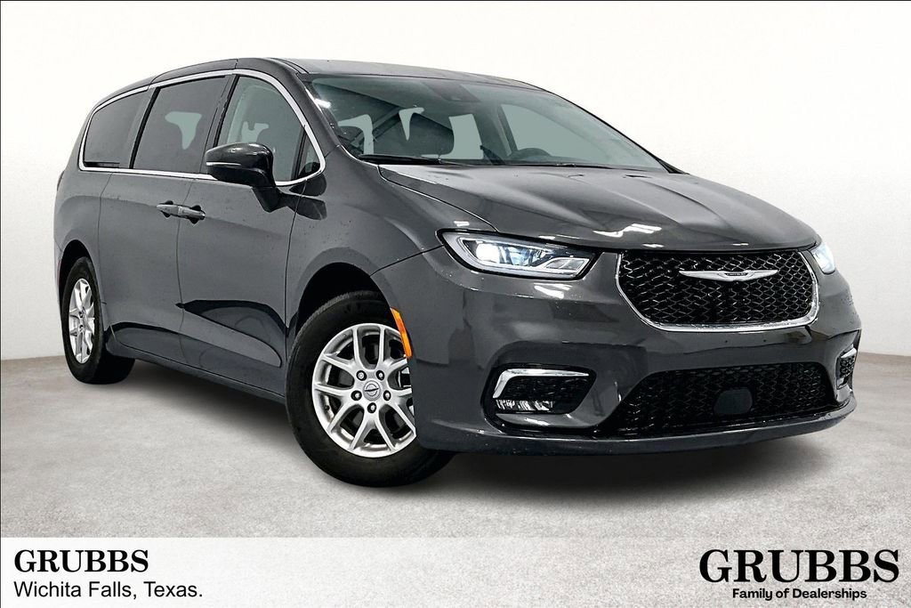 Used 2023 Chrysler Pacifica Touring-L image 1