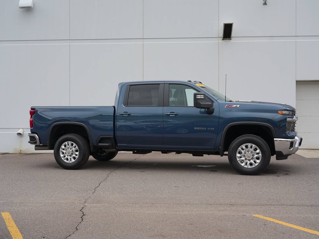 Used 2024 Chevrolet Silverado 3500 LT w/ All Star Edition AWD/4WD image 2