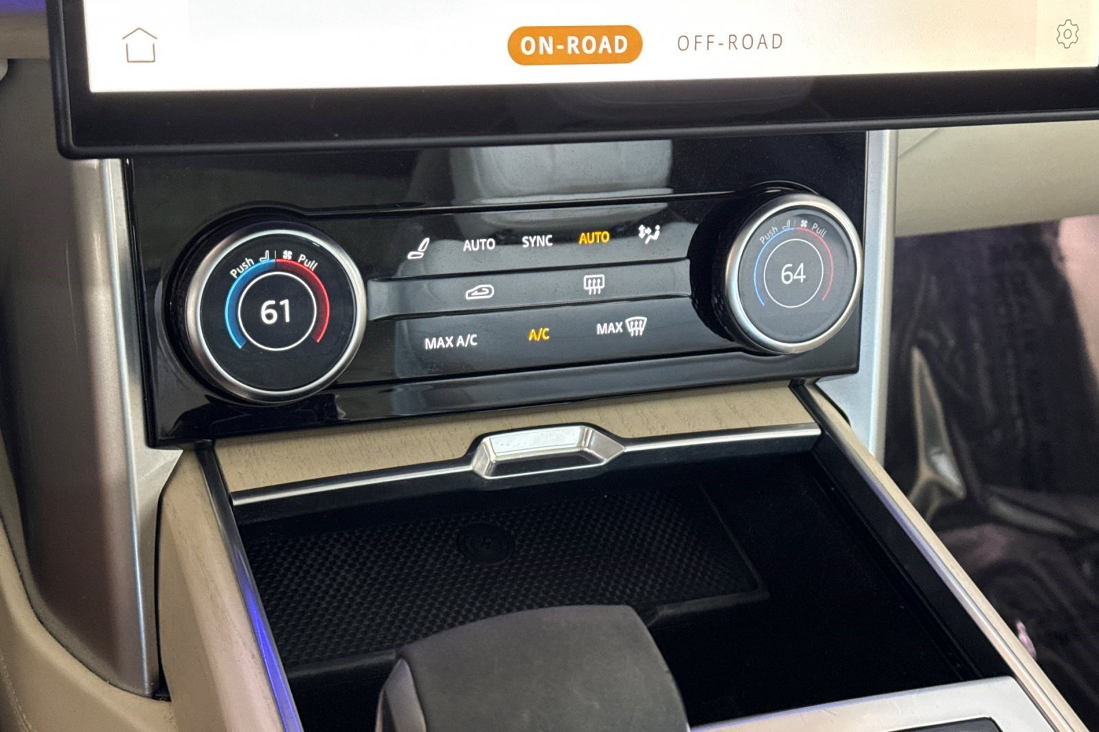 Used 2023 Land Rover Range Rover Autobiography AWD/4WD image 18