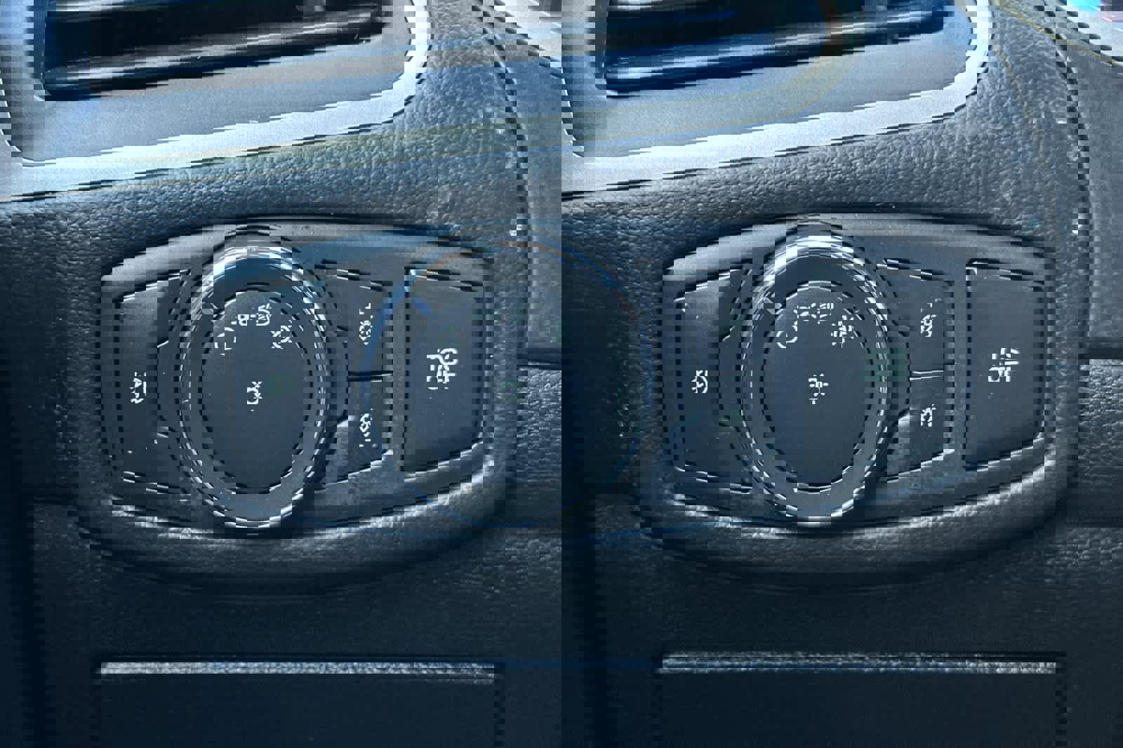 Used 2020 Ford Edge SEL image 31