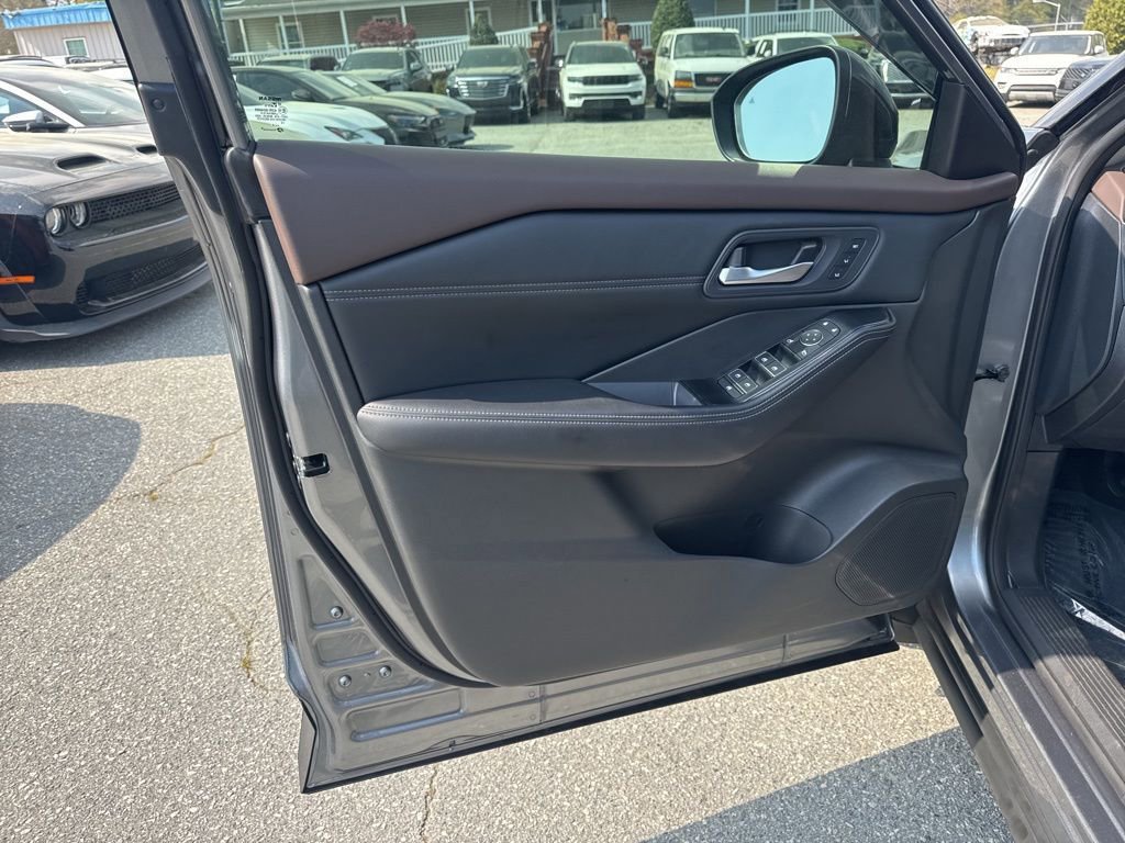 Used 2023 Nissan Rogue SL w/ SL Premium Package image 28