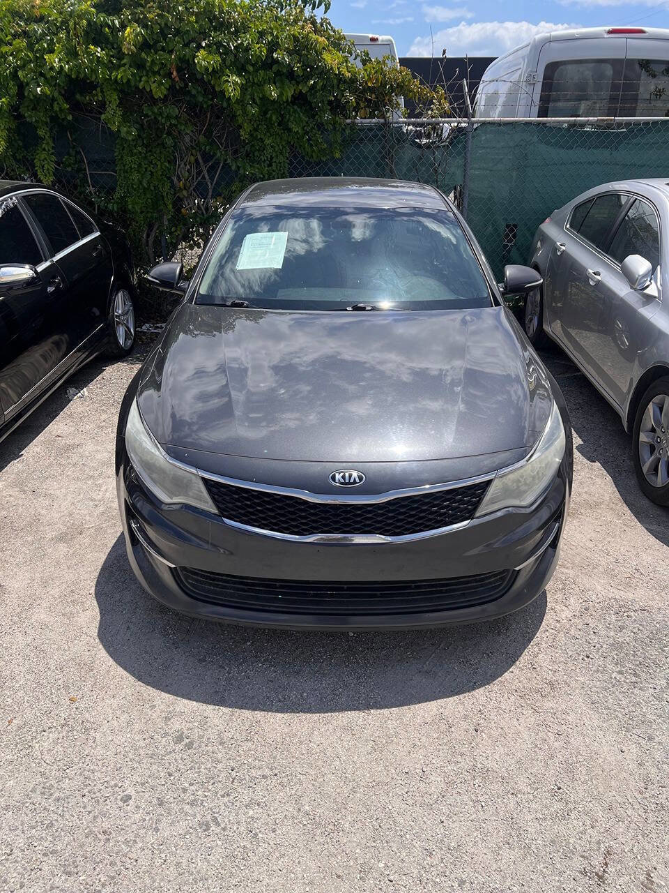 Used 2017 Kia Optima LX w/ Convenience Package FWD image 2