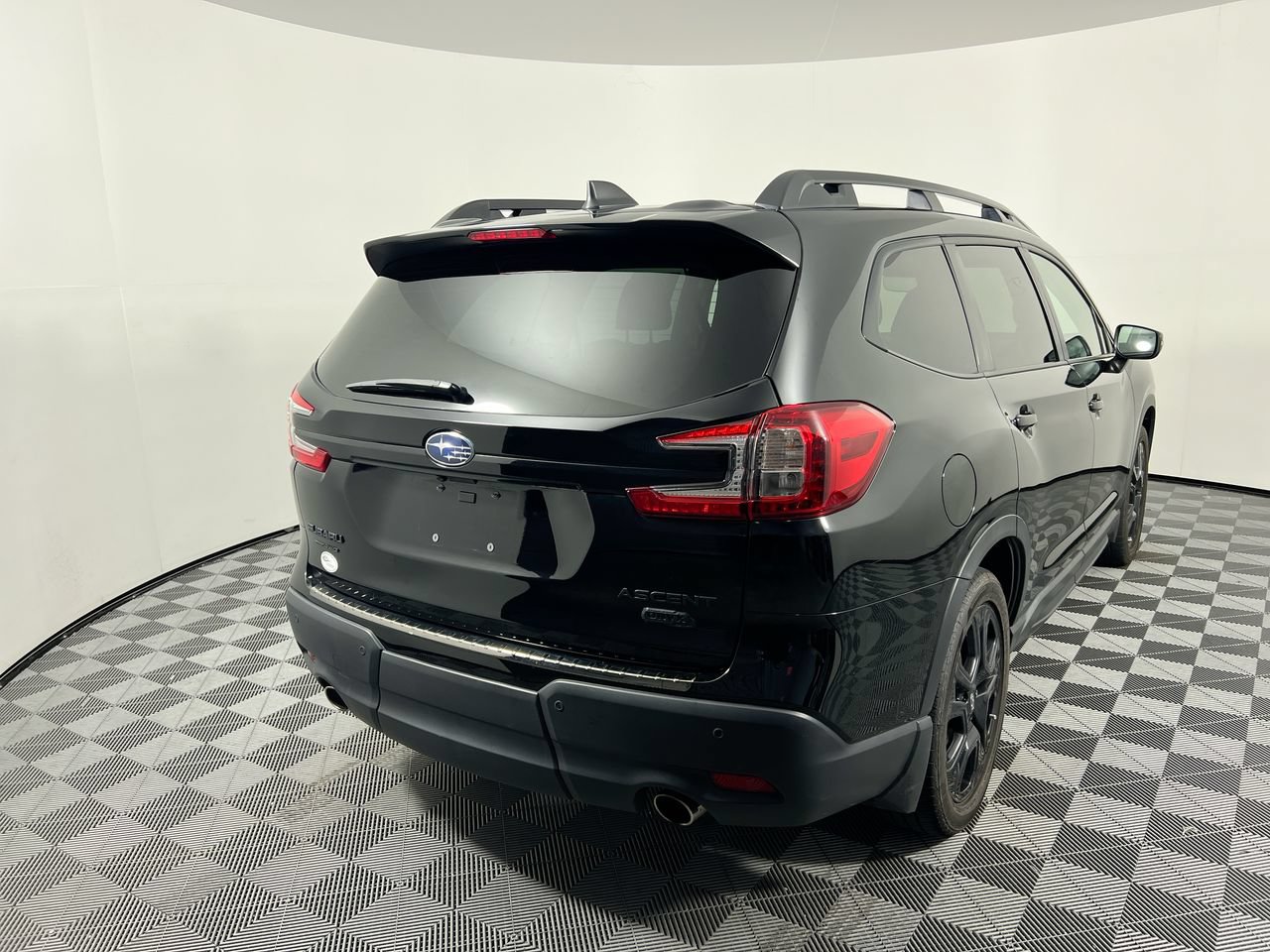 Used 2023 Subaru Ascent Onyx Edition AWD/4WD image 3