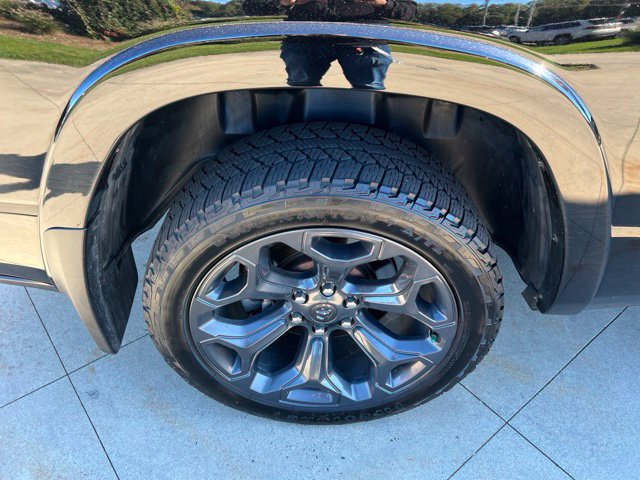 Used 2020 RAM 1500 Limited w/ Black Appearance Package AWD/4WD image 12