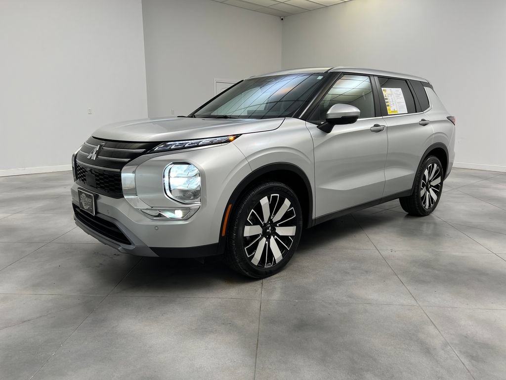 Used 2025 Mitsubishi Outlander SE FWD image 4