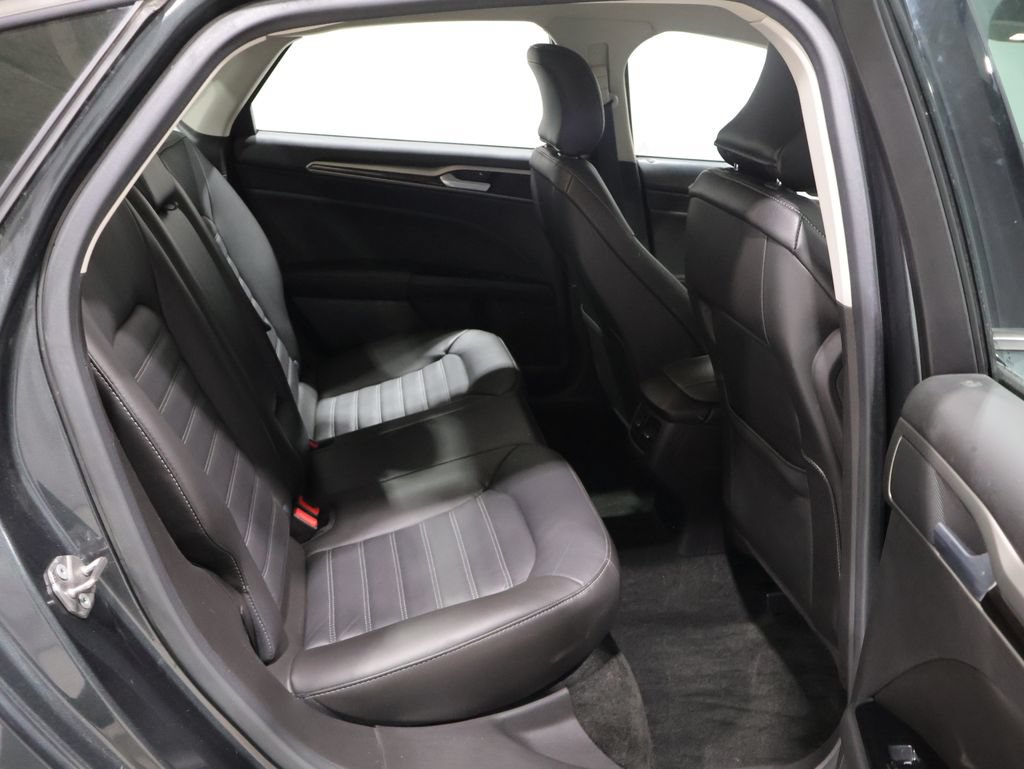 Used 2016 Ford Fusion SE w/ Equipment Group 202A FWD image 22
