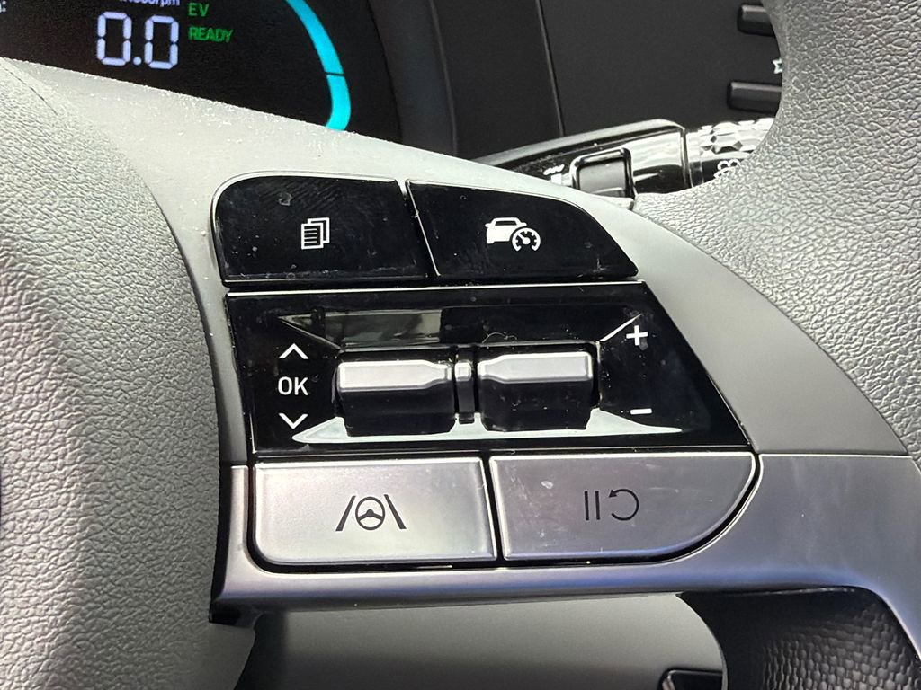 Used 2026 Hyundai Elantra Hybrid FWD image 25