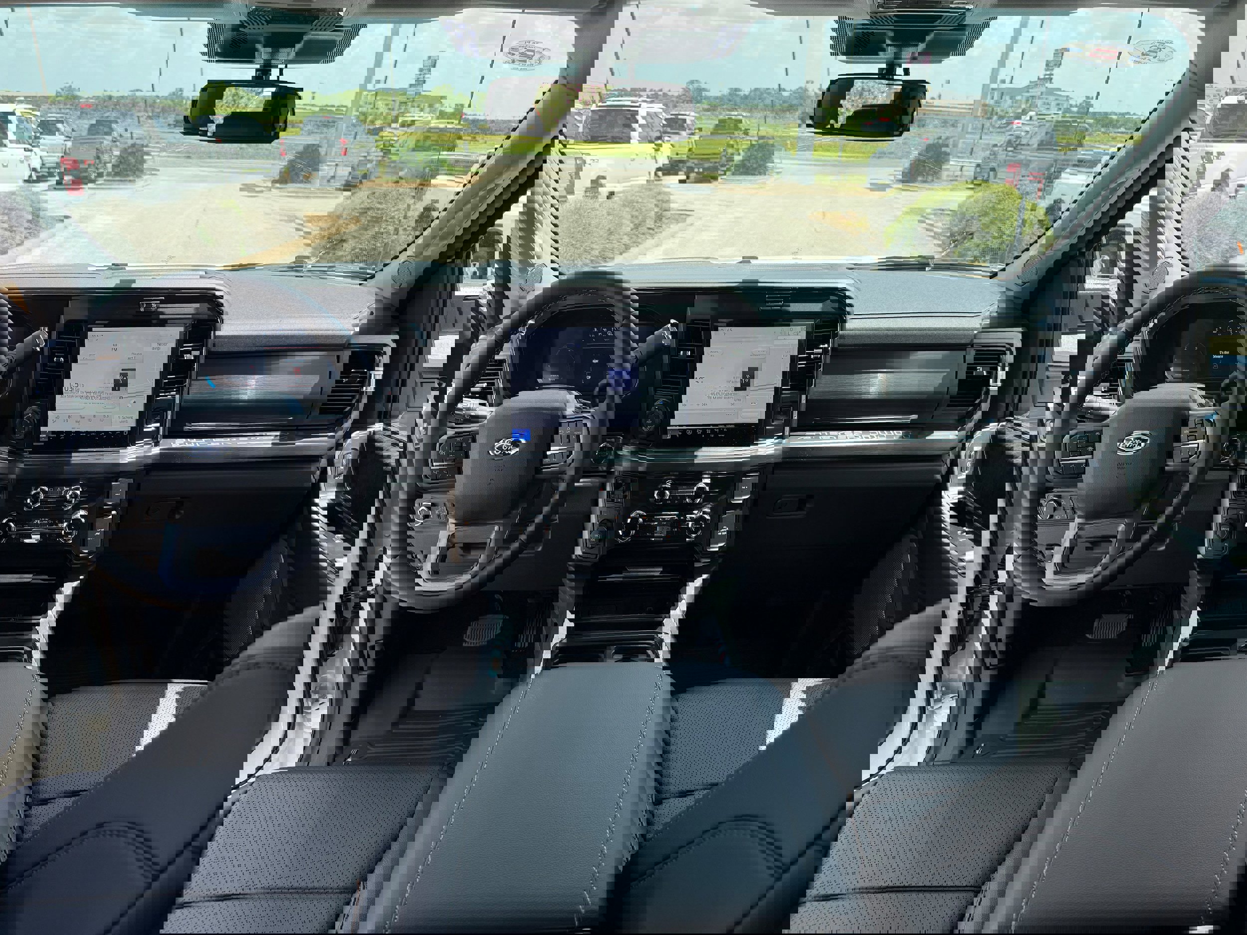 New 2025 Ford F350 Lariat w/ Lariat Ultimate Package image 17