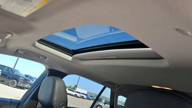 Used 2025 Chevrolet Trax LT w/ Sunroof Package FWD image 18