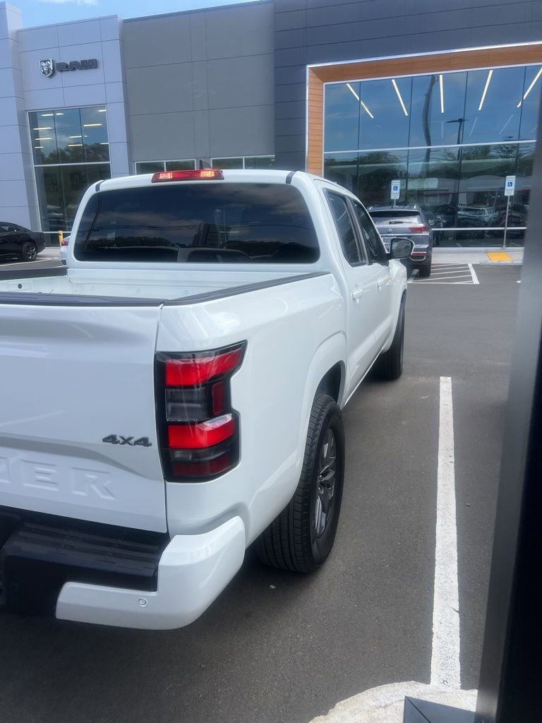 Used 2025 Nissan Frontier SV image 12