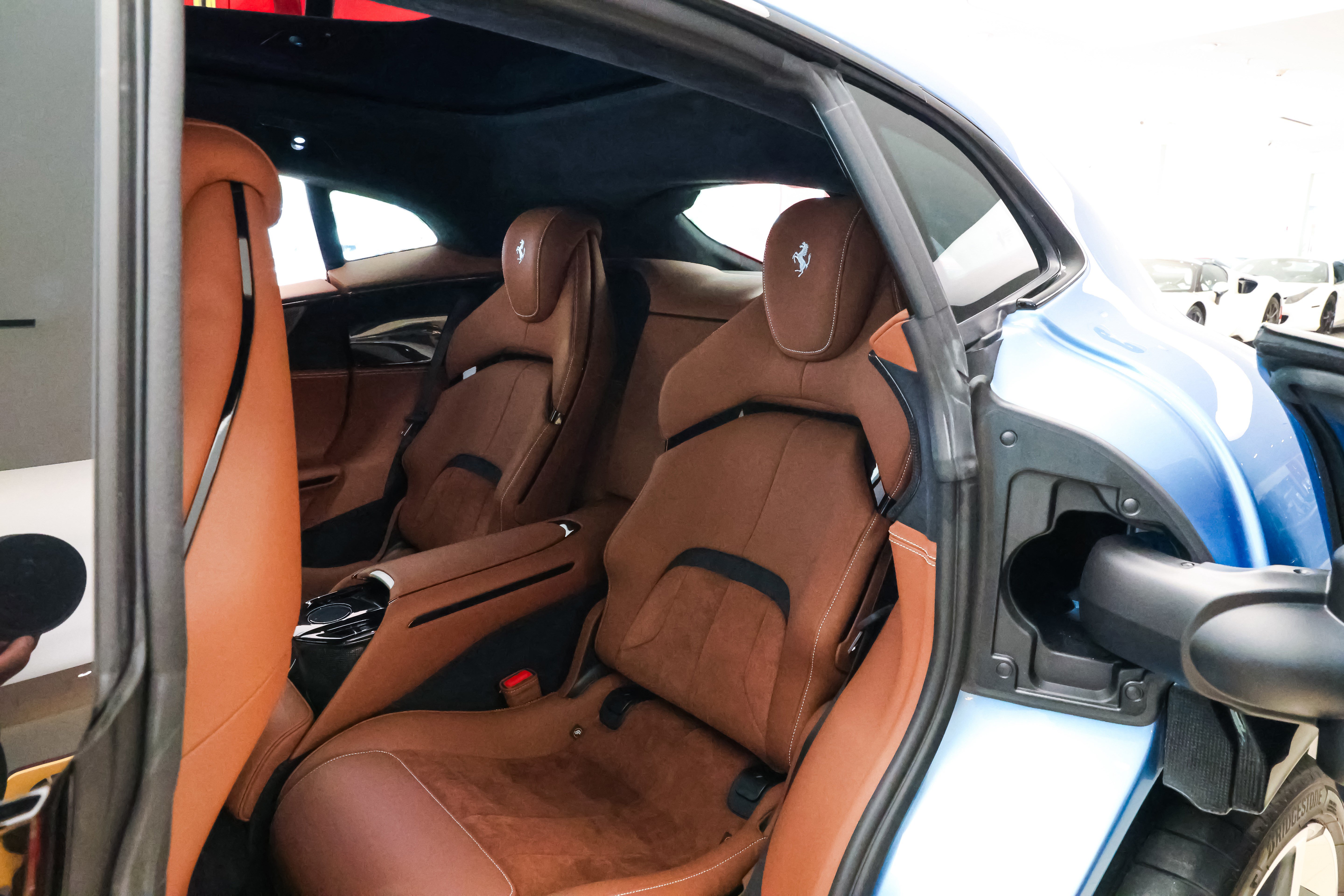 Used 2025 Ferrari Purosangue AWD/4WD image 32