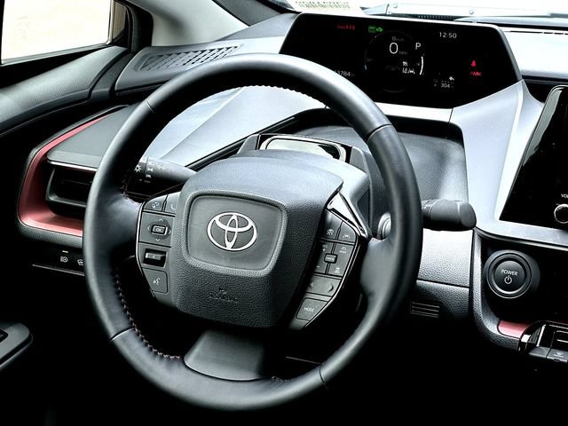 Used 2025 Toyota Prius Plug-In Hybrid FWD image 31