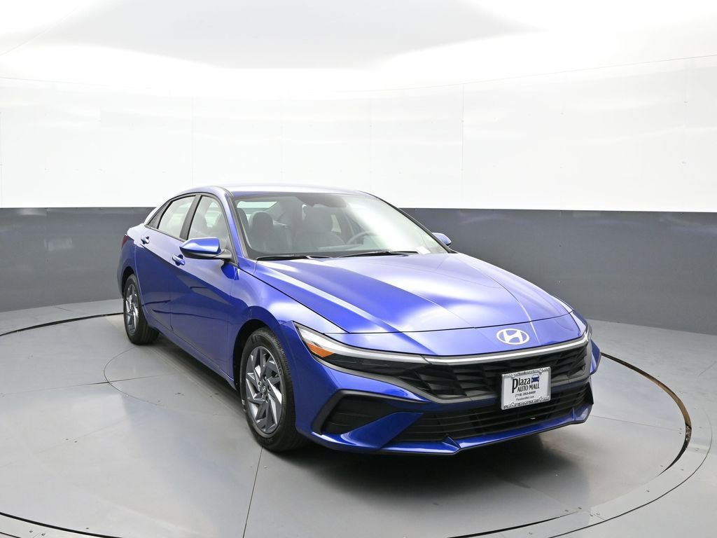 Certified 2024 Hyundai Elantra SEL FWD image 3