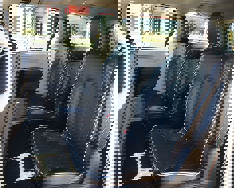 Used 2022 Chrysler Pacifica Limited w/ Uconnect Theater Family Group image 17