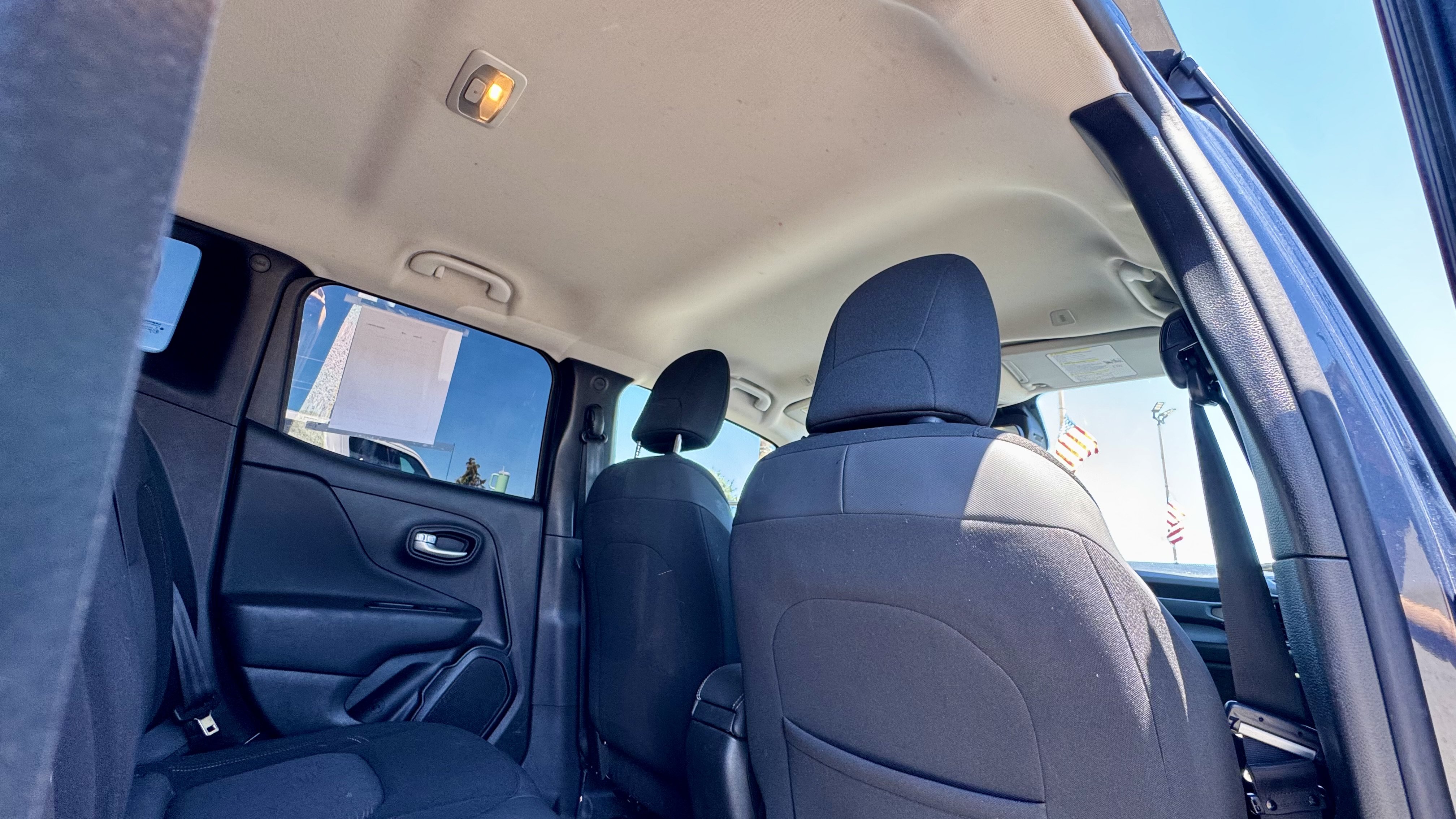 Used 2023 Jeep Renegade Latitude AWD/4WD image 26