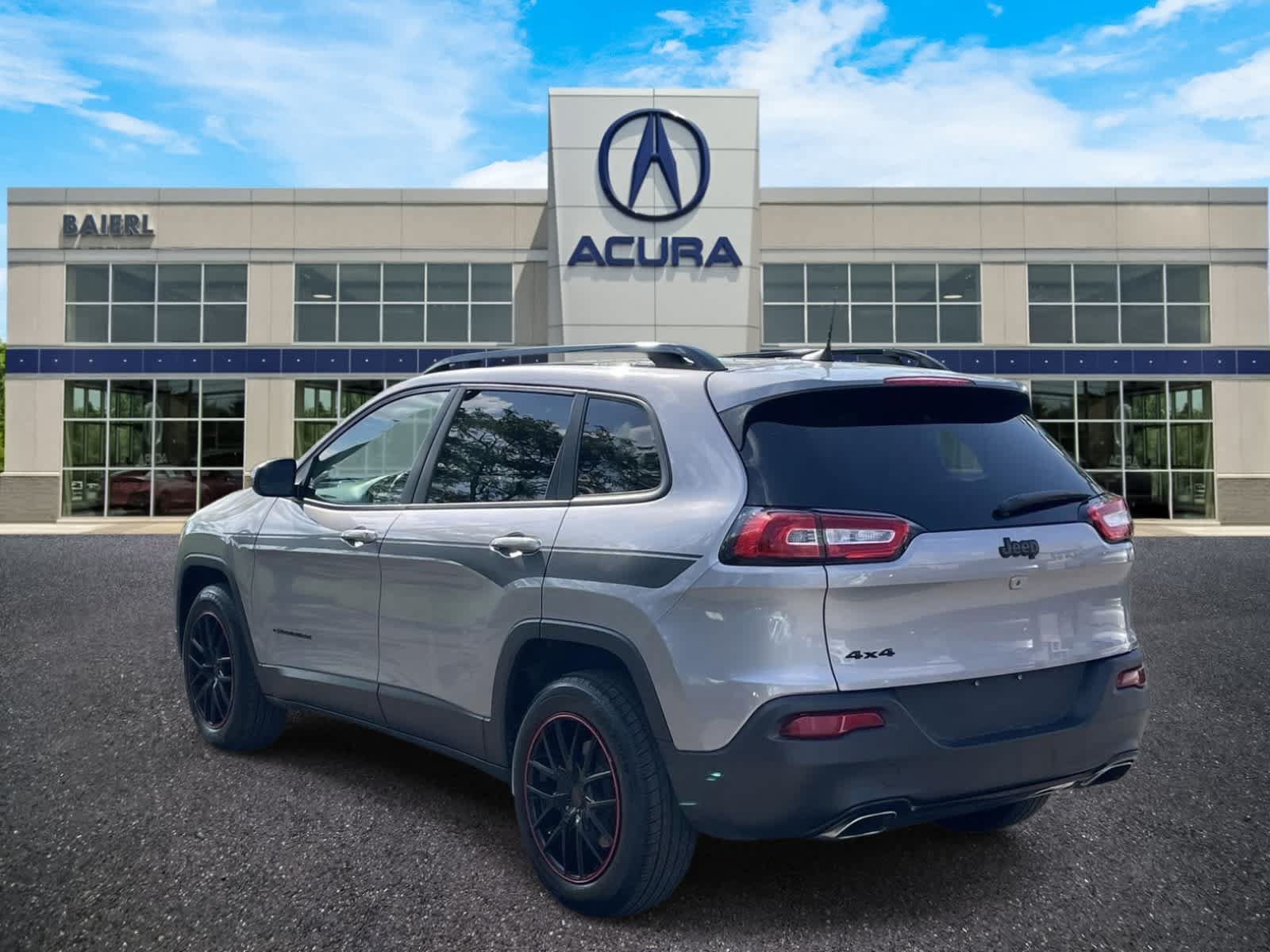 Used 2018 Jeep Cherokee Latitude w/ Altitude Package AWD/4WD image 3