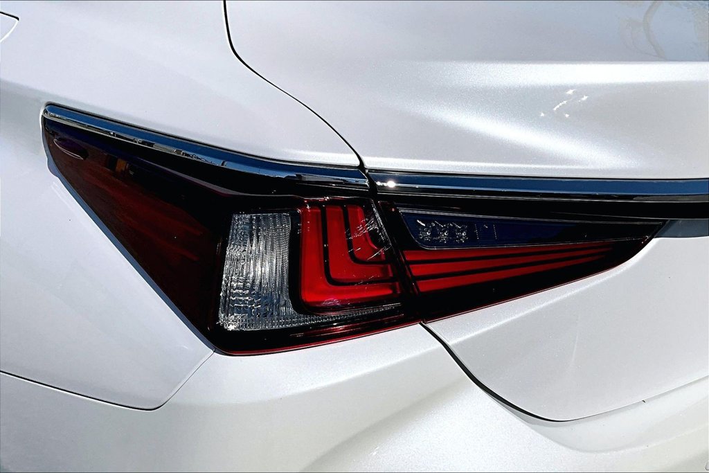 Used 2024 Lexus ES 350 w/ Premium Package FWD image 40