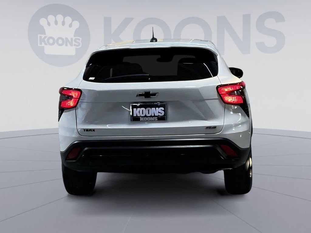 Used 2025 Chevrolet Trax RS w/ Driver Confidence Package image 15