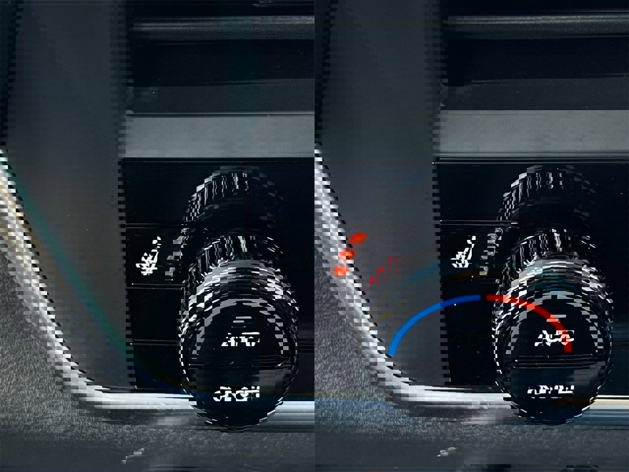 Certified 2025 Nissan Rogue SV image 20