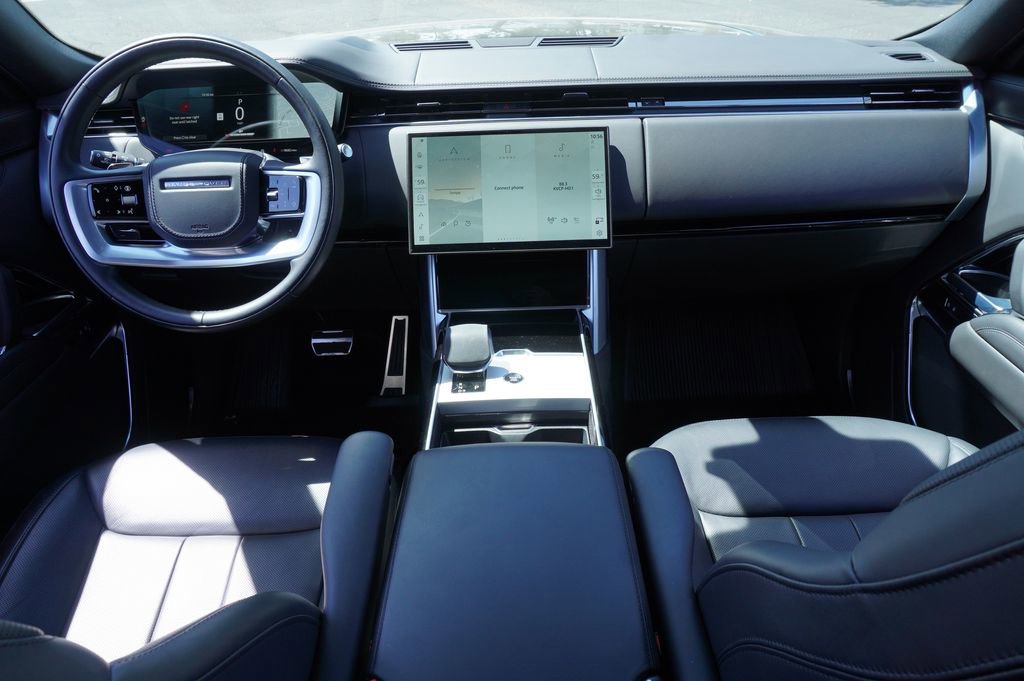 Used 2025 Land Rover Range Rover Long Wheelbase SE image 12