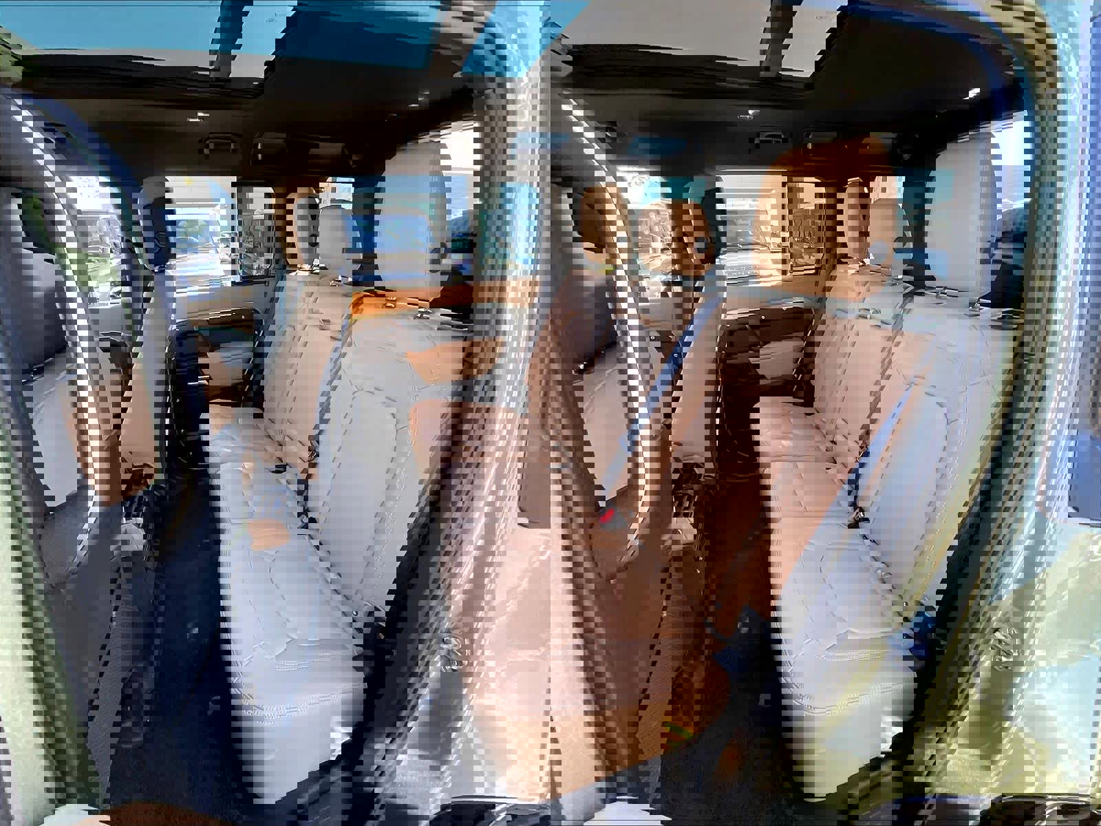 Used 2025 Land Rover Defender 110 X-Dynamic SE image 27