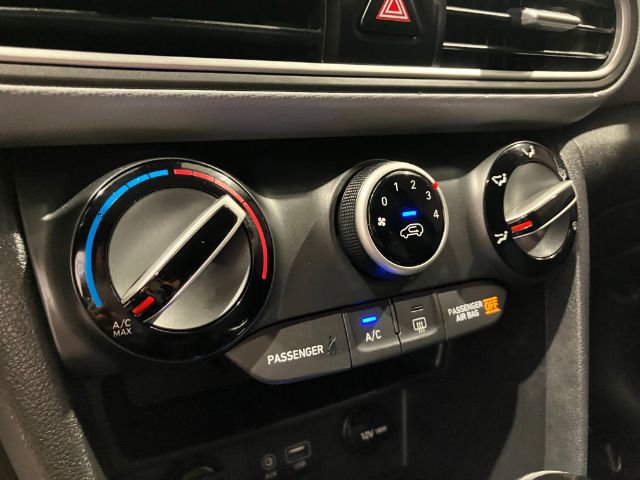 Used 2020 Hyundai Kona SE image 32