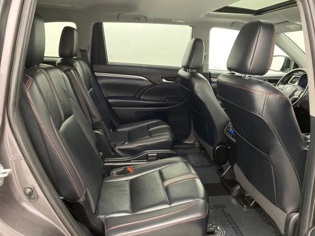 Used 2019 Toyota Highlander SE image 38