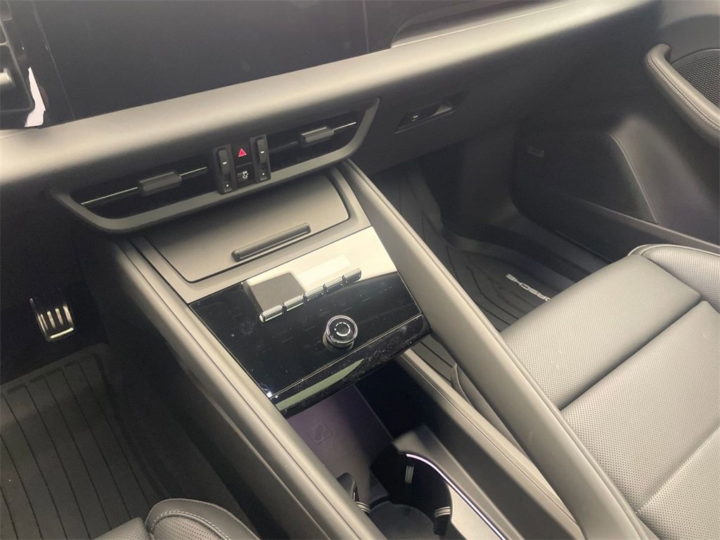 New 2025 Porsche Macan 4S Electric image 12