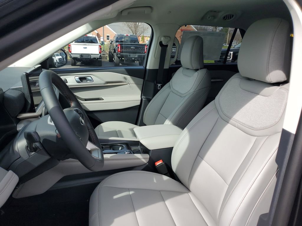 New 2026 Ford Explorer Active image 7