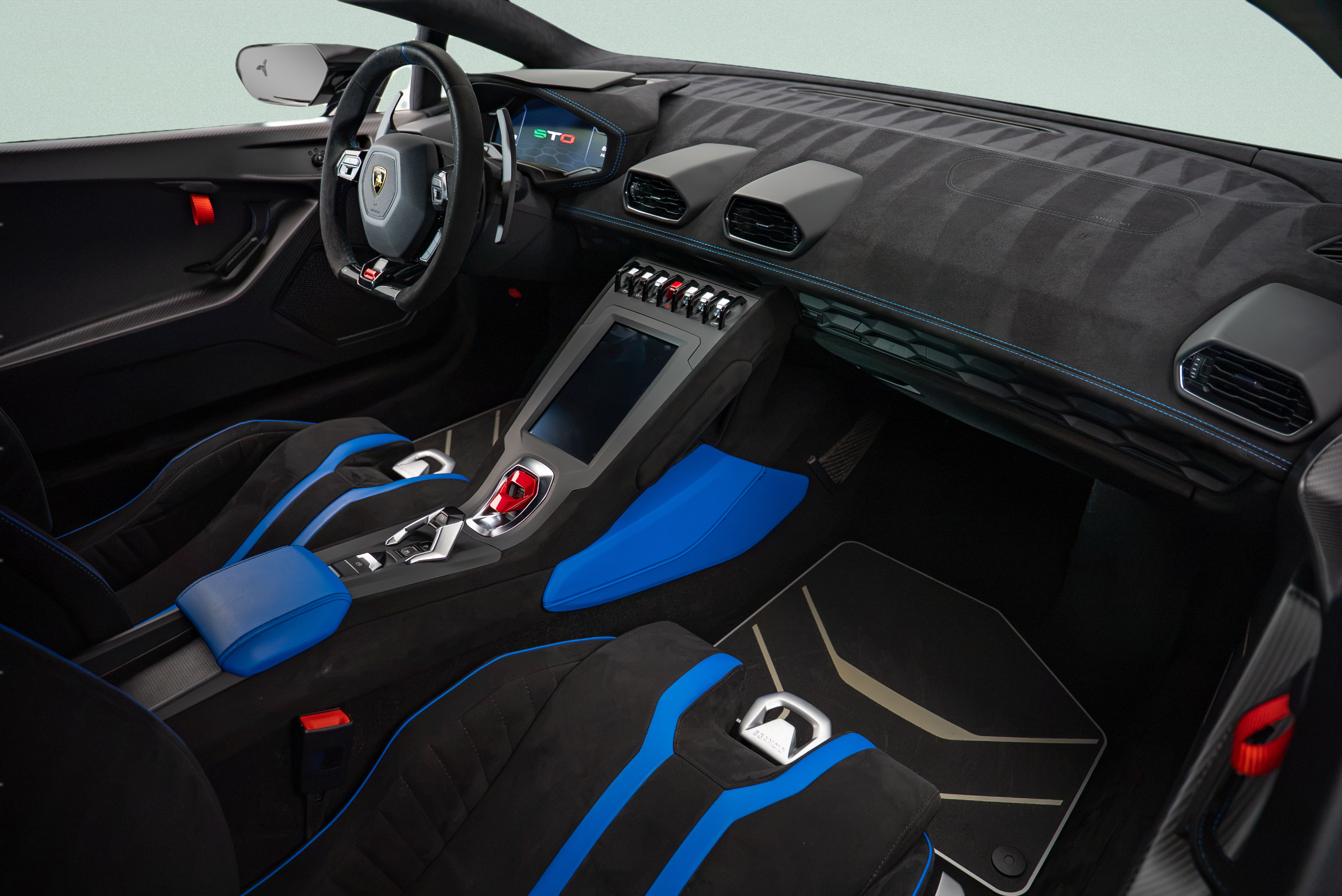 Used 2024 Lamborghini Huracan STO RWD image 8