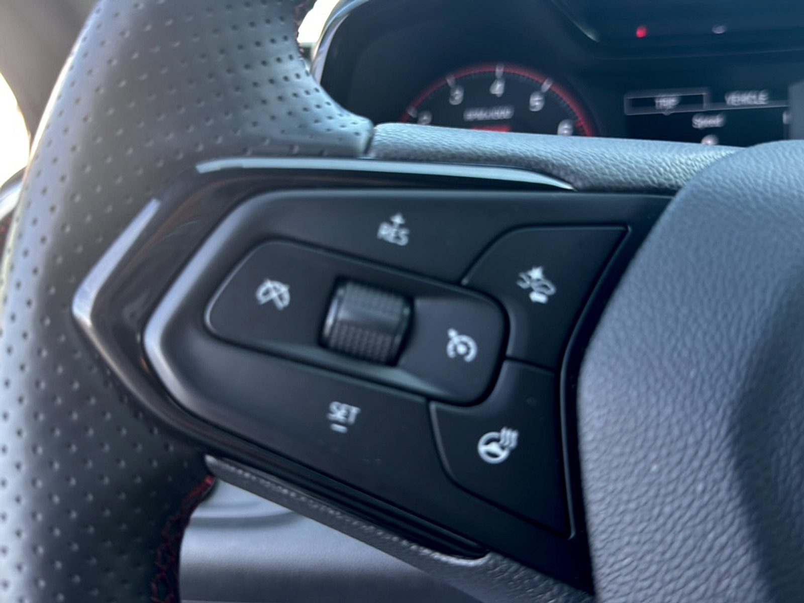 Used 2025 Chevrolet Trax RS FWD image 17