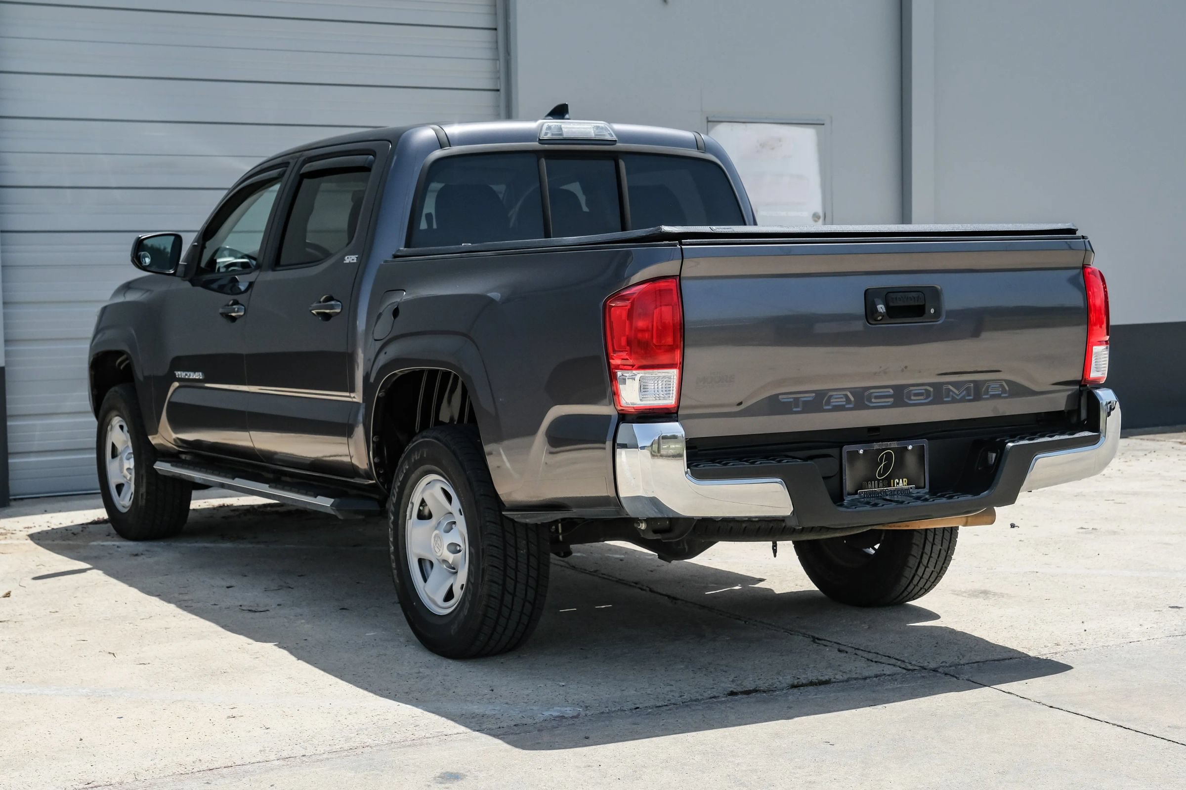Used 2017 Toyota Tacoma SR5 RWD image 10