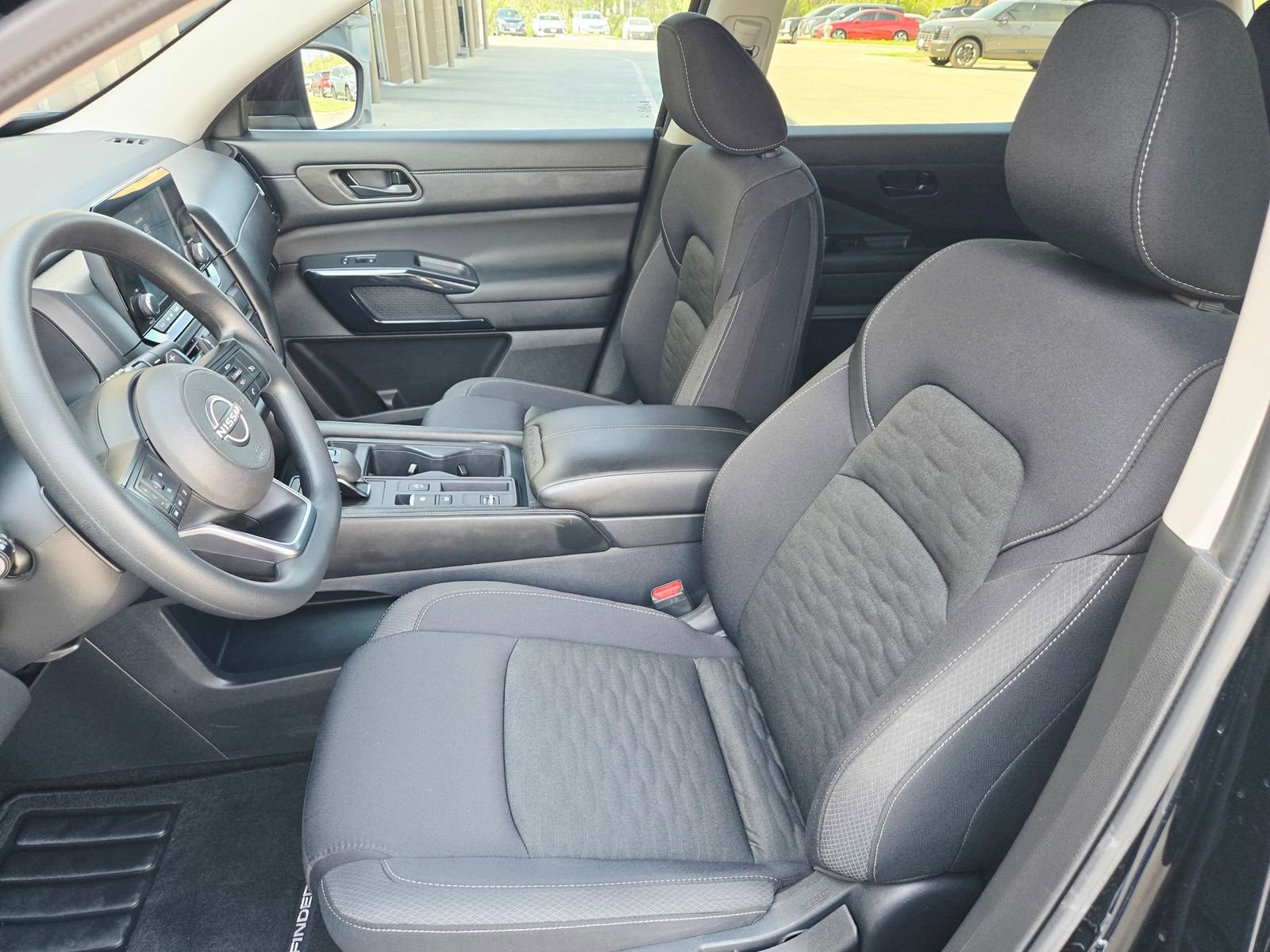 Used 2025 Nissan Pathfinder S image 21