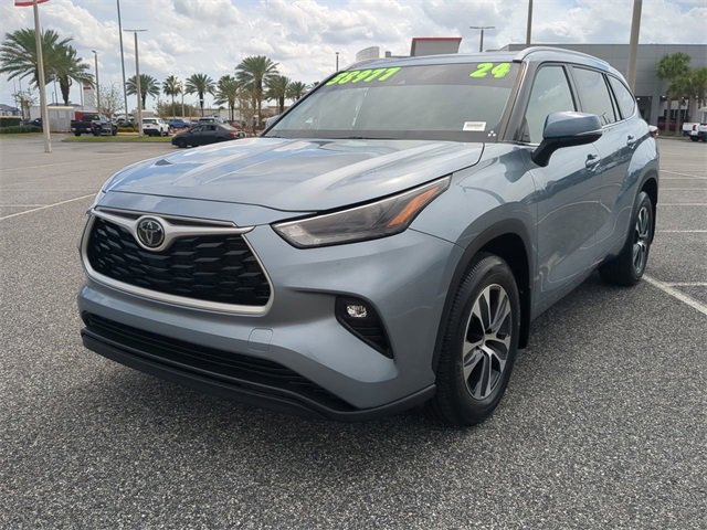 Certified 2024 Toyota Highlander XLE image 8