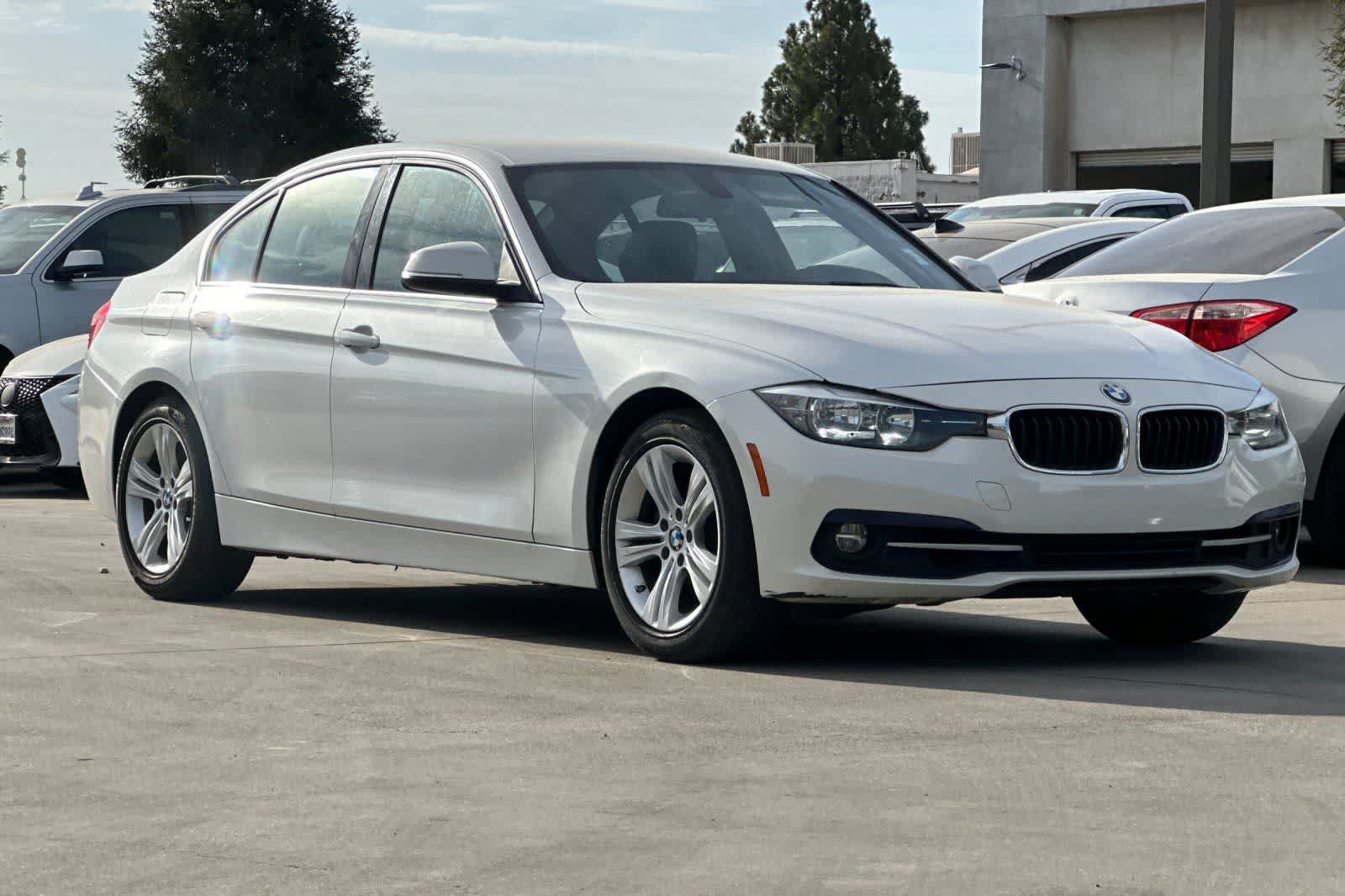 Used 2017 BMW 330i Sedan RWD image 10