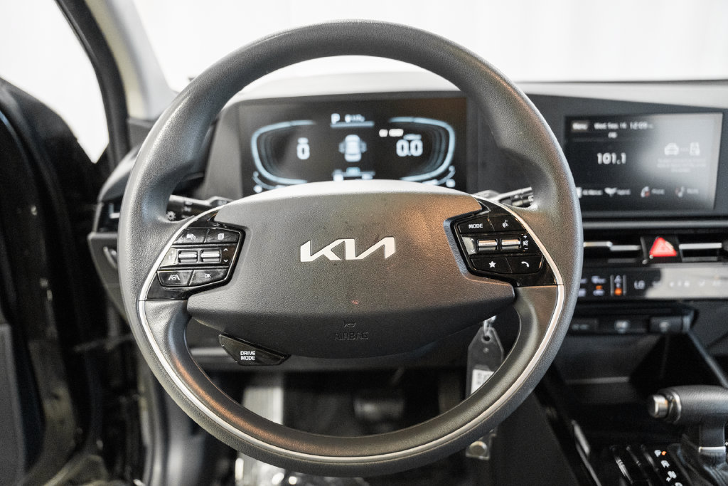 Used 2024 Kia Niro LX FWD image 13