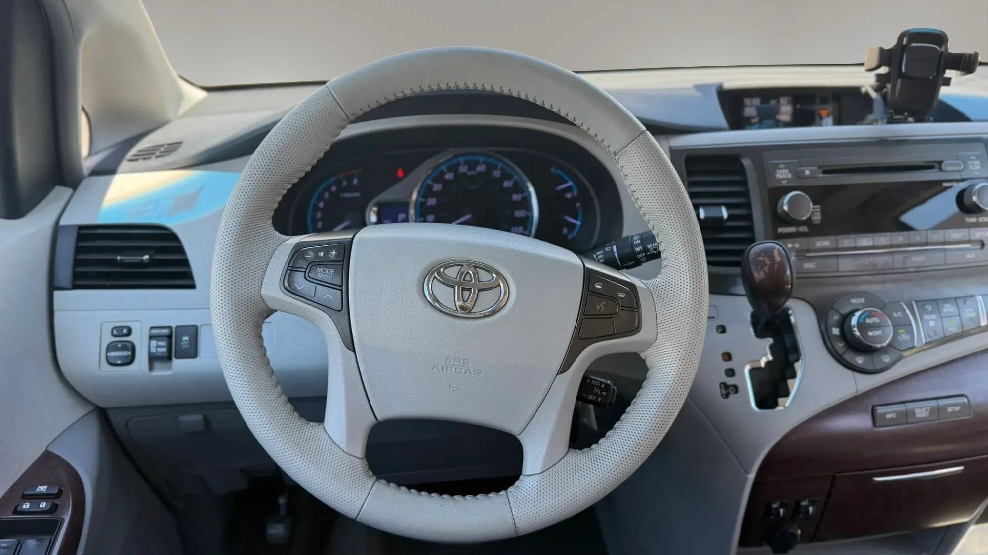 Used 2013 Toyota Sienna XLE FWD image 23